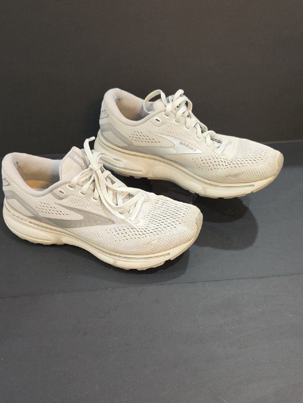 Brooks Ghost 15 Women's White Athletic Running Shoes Size 8